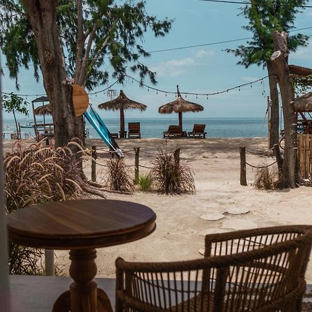 Sunscape Villa - Beachfront And Private Pool Gili Air Eksteriør bilde