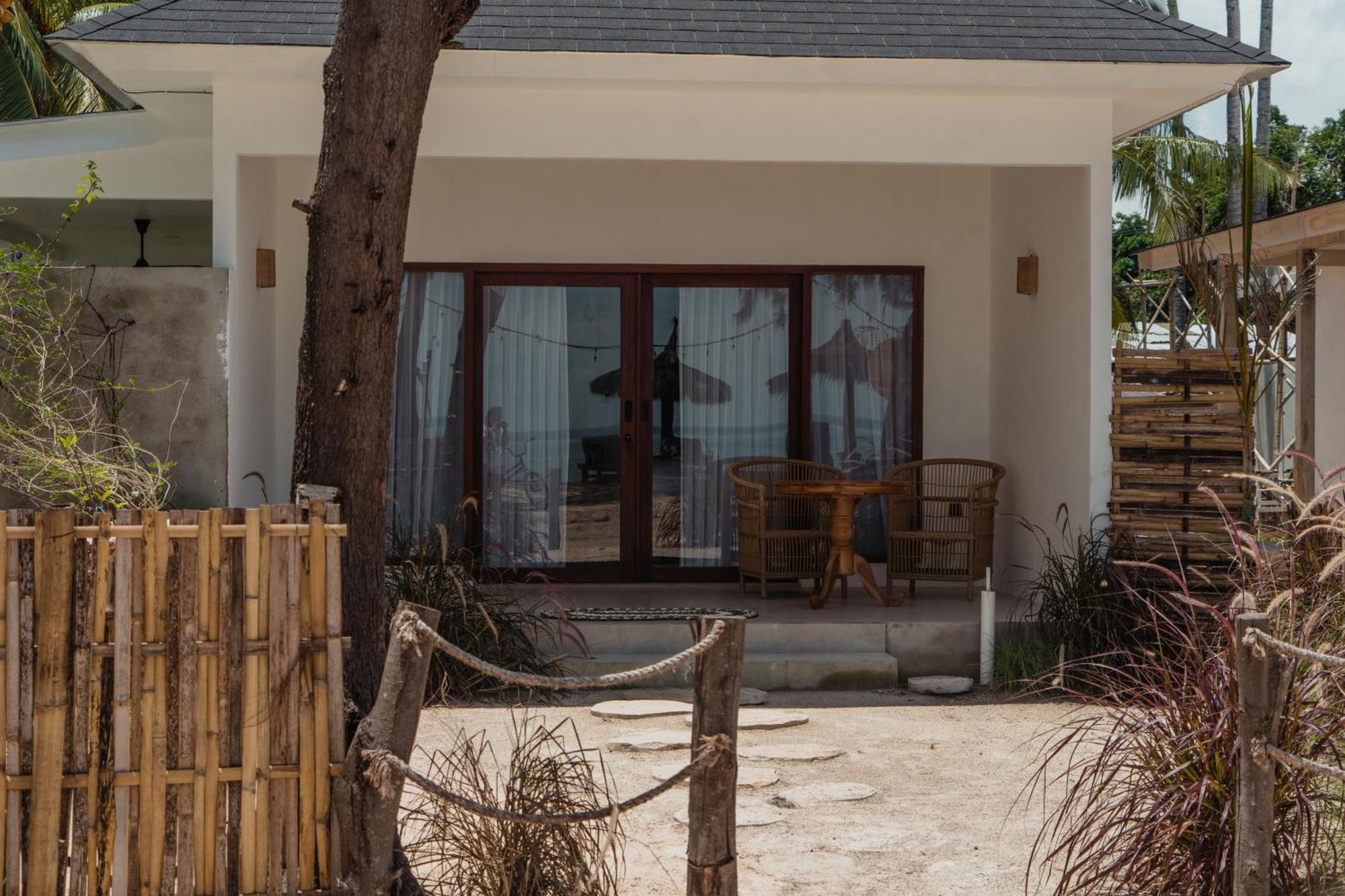 Sunscape Villa - Beachfront And Private Pool Gili Air Eksteriør bilde
