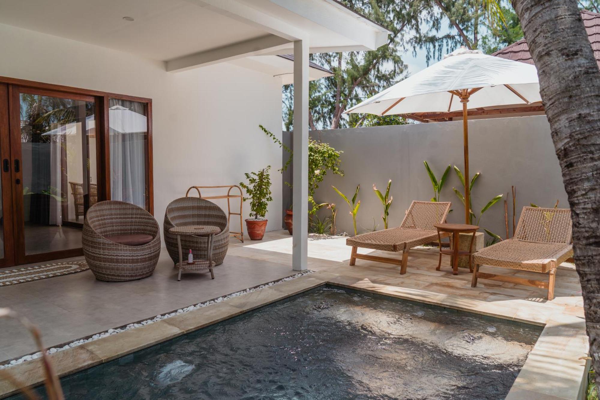 Sunscape Villa - Beachfront And Private Pool Gili Air Eksteriør bilde