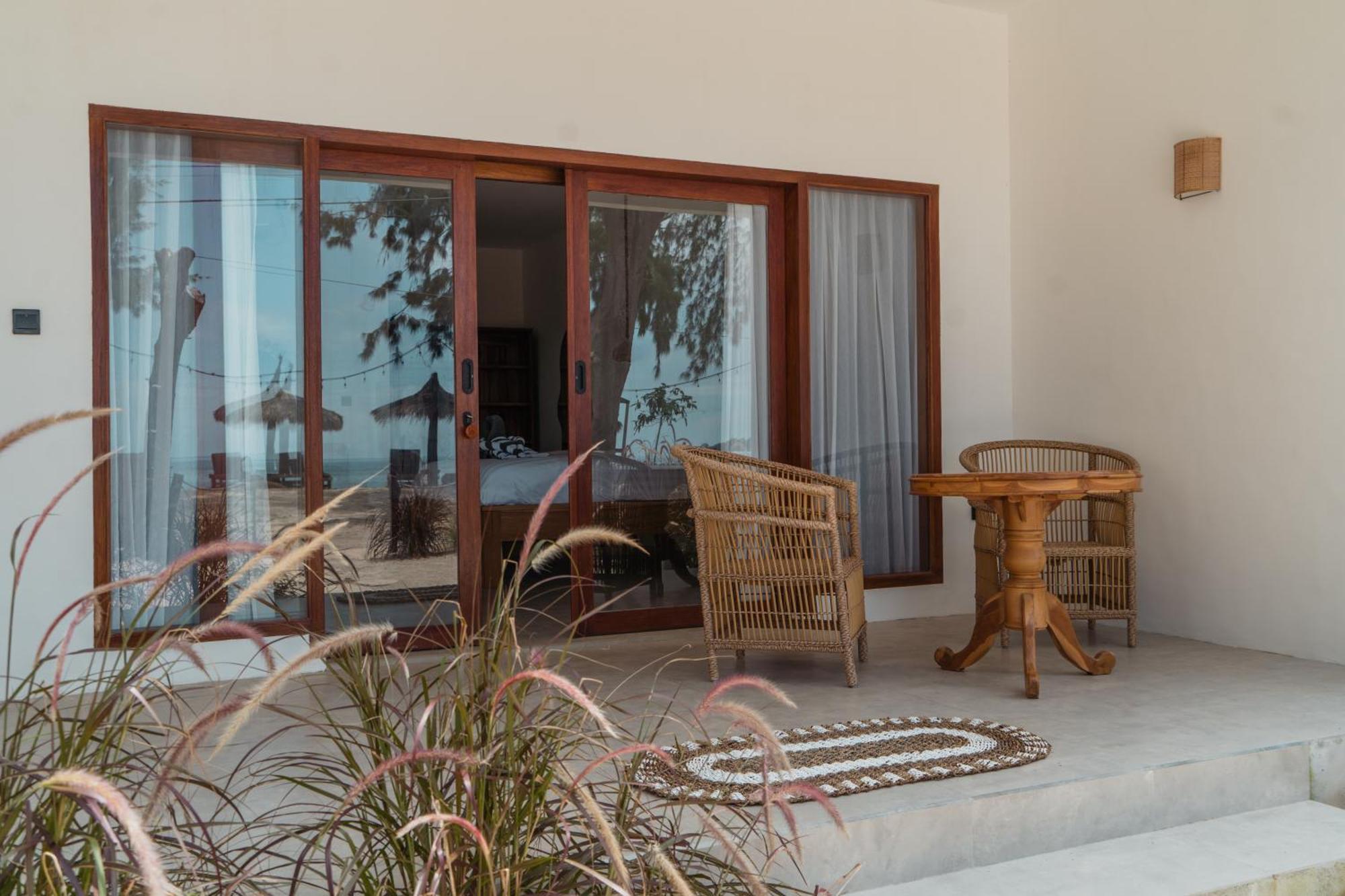 Sunscape Villa - Beachfront And Private Pool Gili Air Eksteriør bilde