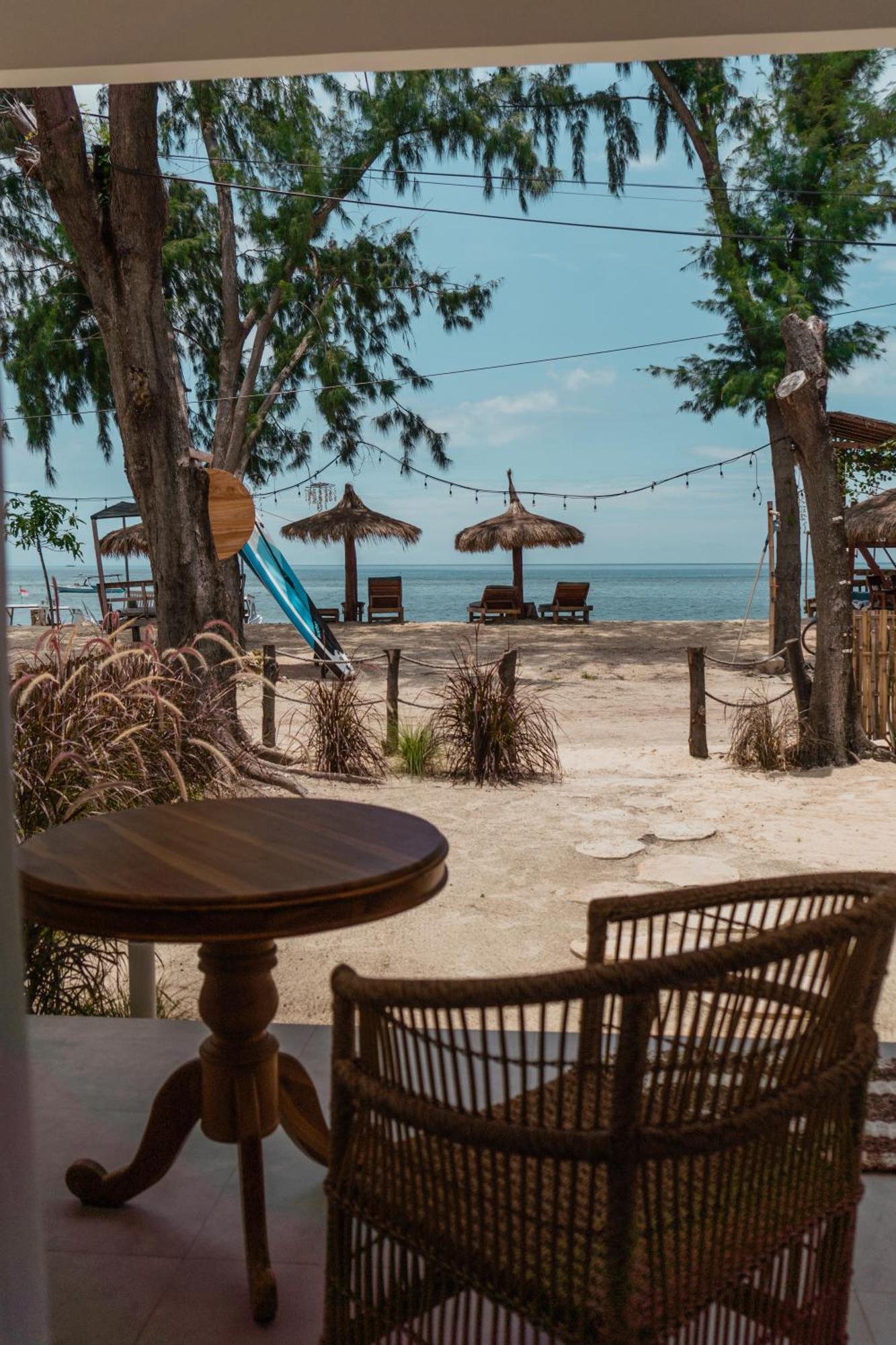 Sunscape Villa - Beachfront And Private Pool Gili Air Eksteriør bilde