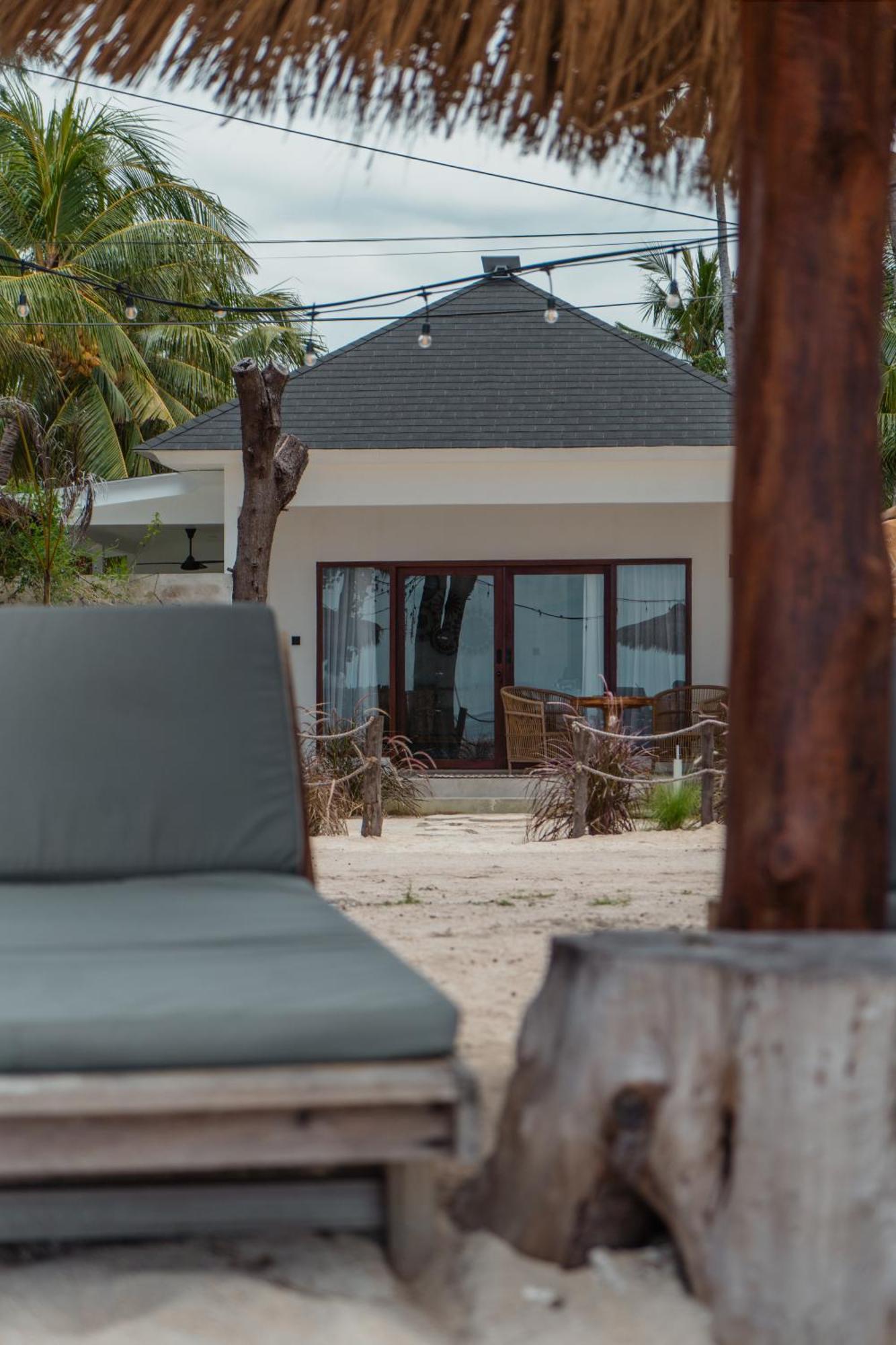 Sunscape Villa - Beachfront And Private Pool Gili Air Eksteriør bilde